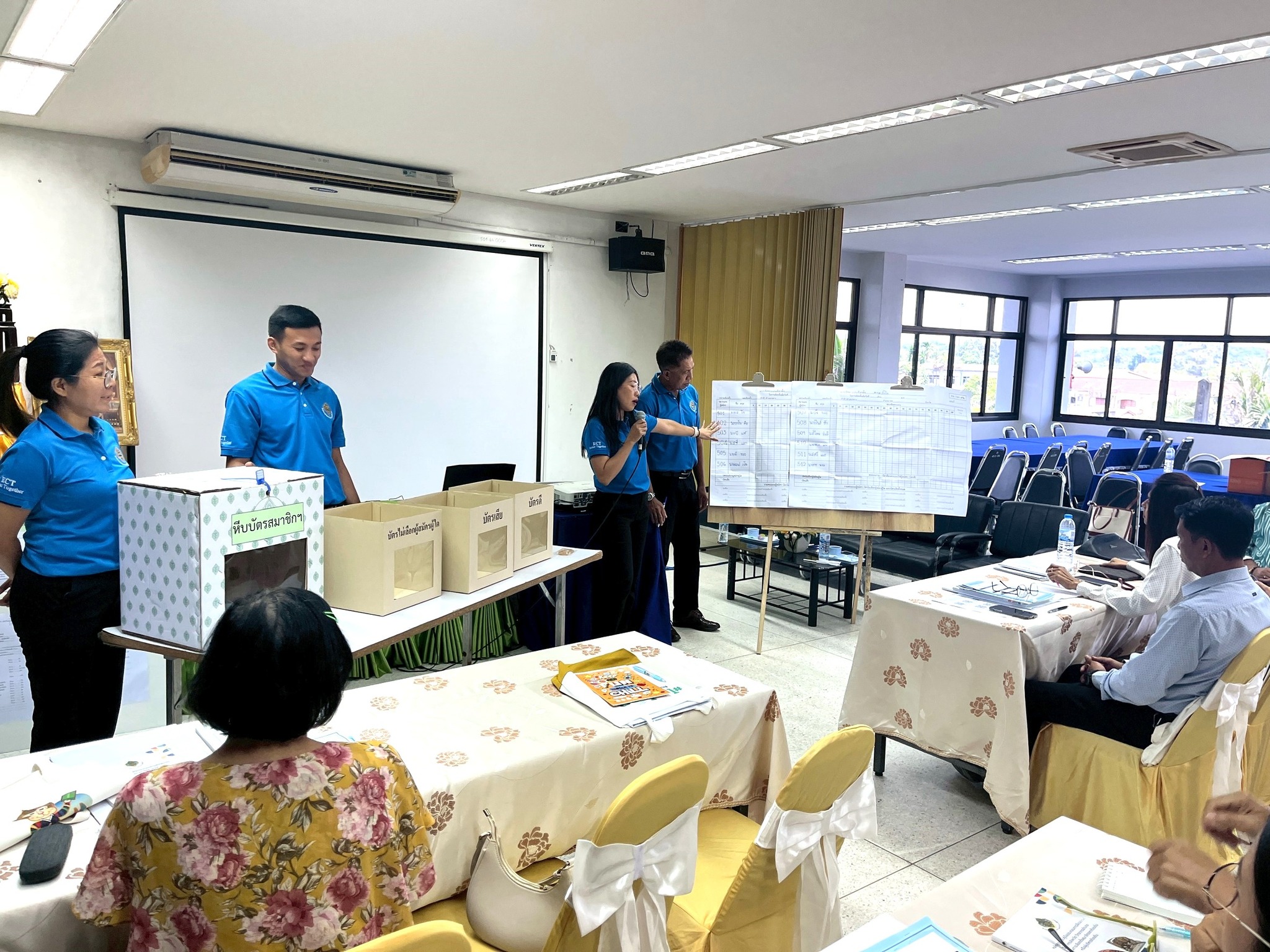 ผู้อำนวยการคณะกรรมการการเลือกตั้งจังหวัดชุมพรและคณะอบรมวิทยากรอำเภอ สำหรับการเลือกตั้งสมาชิกสภาเทศบาลและนายกเทศมนตรี ✅ คลิ๊ก Link ด้านล่างเพื่อดูข้อมูล👇