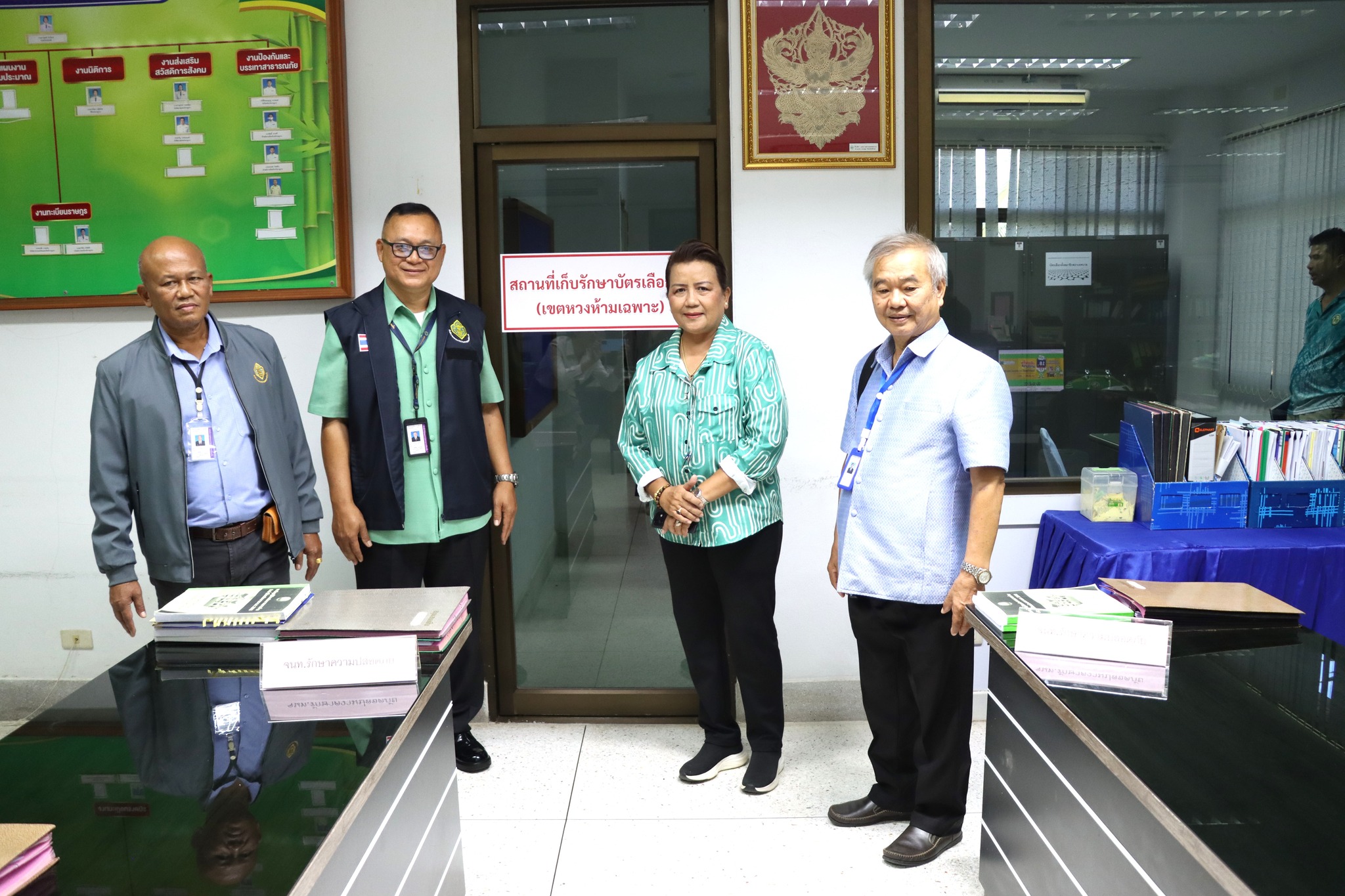 ผู้ตรวจการเลือกตั้งประจำจังหวัดชุมพรเยี่ยมชมศูนย์ประสานงานการเลือกตั้งสมาชิกเทศบาลและนายกเทศมนตรีตำบลวังไผ่ และสถานที่เก็บรักษาบัตรเลือกตั้ง ✅ คลิ๊ก Link ด้านล่างเพื่อดูข้อมูล👇