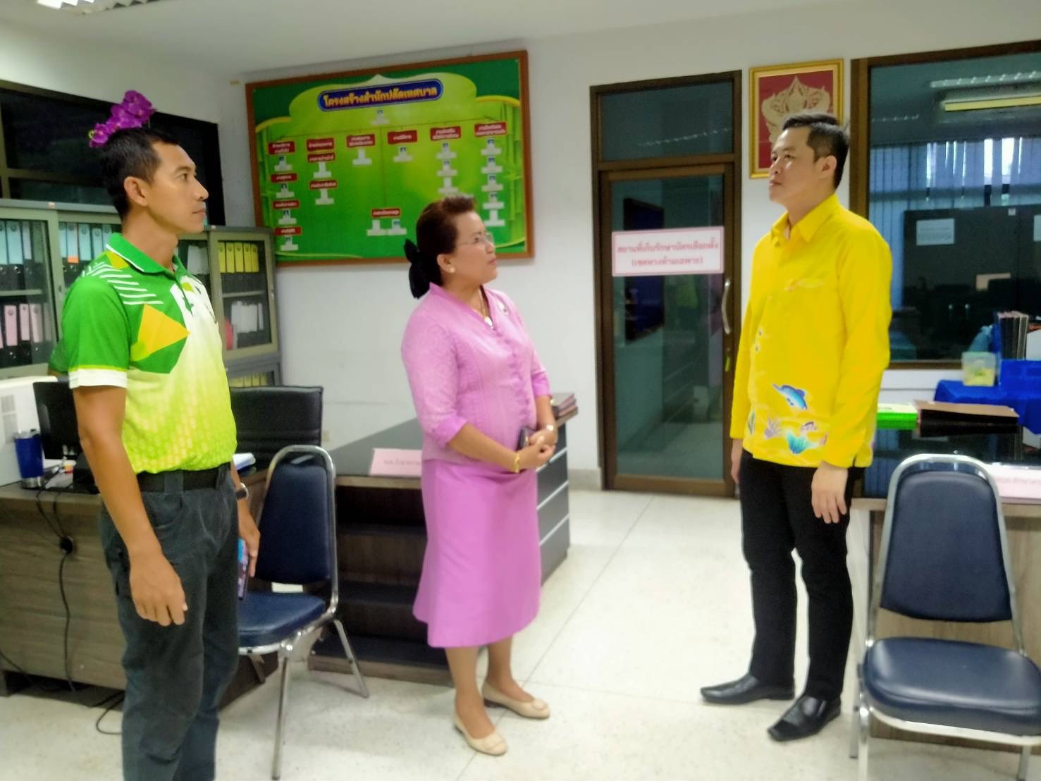 นายเจริญโชค พรหมชุติมา นายอำเภอเมืองชุมพร เข้าเยี่ยมชมศูนย์ประสานงานการเลือกตั้งสมาชิกเทศบาลและนายกเทศมนตรีตำบลวังไผ่ และสถานที่เก็บรักษาบัตรเลือกตั้ง ✅ คลิ๊ก Link ด้านล่างเพื่อดูข้อมูล👇