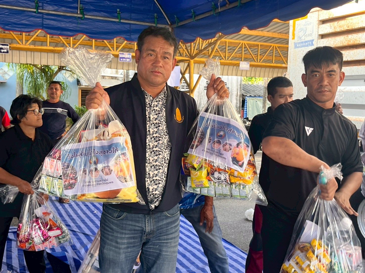 เทศบาลตำบลวังไผ่ เร่งบรรจุถุงยังชีพช่วยเหลือผู้ประสบอุทกภัย เพื่อช่วยเหลือประชาชนที่ประสบภัยน้ำท่วมในพื้นที่จังหวัดสงขลา☔️🌊🚣‍♂️