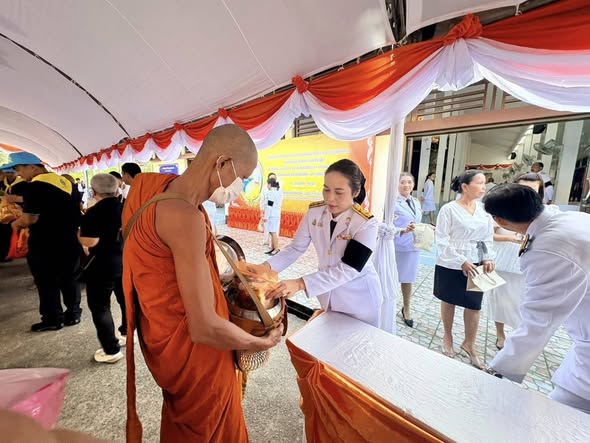 เทศบาลตำบลวังไผ่ ร่วมพิธีทำบุญตักบาตรถวายพระราชกุศลและพิธีถวายพระพรชัยมงคล เนื่องในโอกาสวันคล้ายวันประสูติ สมเด็จพระเจ้าลูกเธอ เจ้าฟ้าพัชรกิติยาภา นเรนทิราเทพยวดี กรมหลวงราชสาริณีสิริพัชร มหาวัชรราชธิดา 🙏🏻
