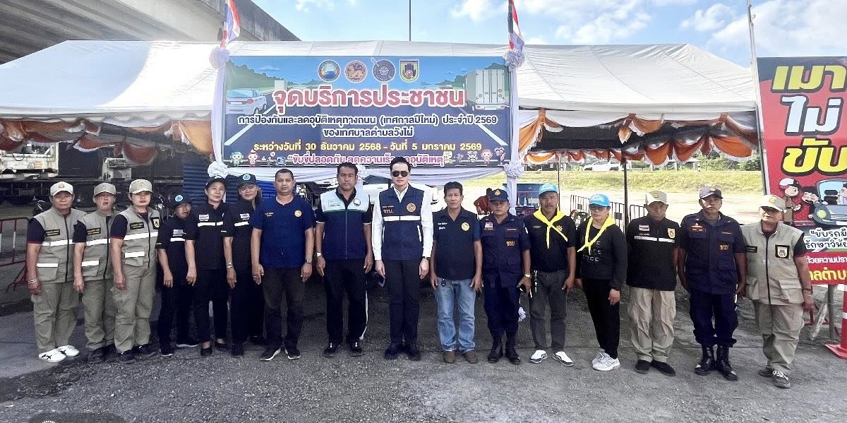 นายกเทศมนตรีตำบลวังไผ่ให้การต้อนรับคณะที่มาเยี่ยมและมอบน้ำใจแก่เจ้าหน้าที่และอาสาสมัครที่ปฏิบัติหน้าที่ ณ จุดบริการประชาชนเทศบาลตำบลวังไผ่