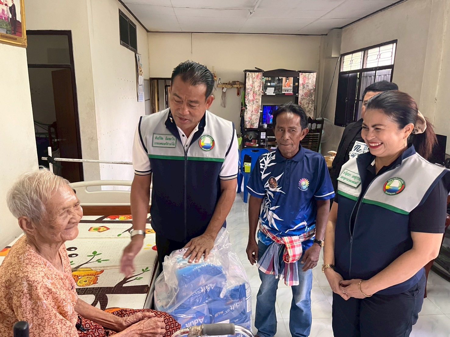 ลงพื้นที่มอบของโครงการสนับสนุนผ้าอ้อมผู้ใหญ่สำหรับบุคคลที่มีภาวะพึ่งพิง