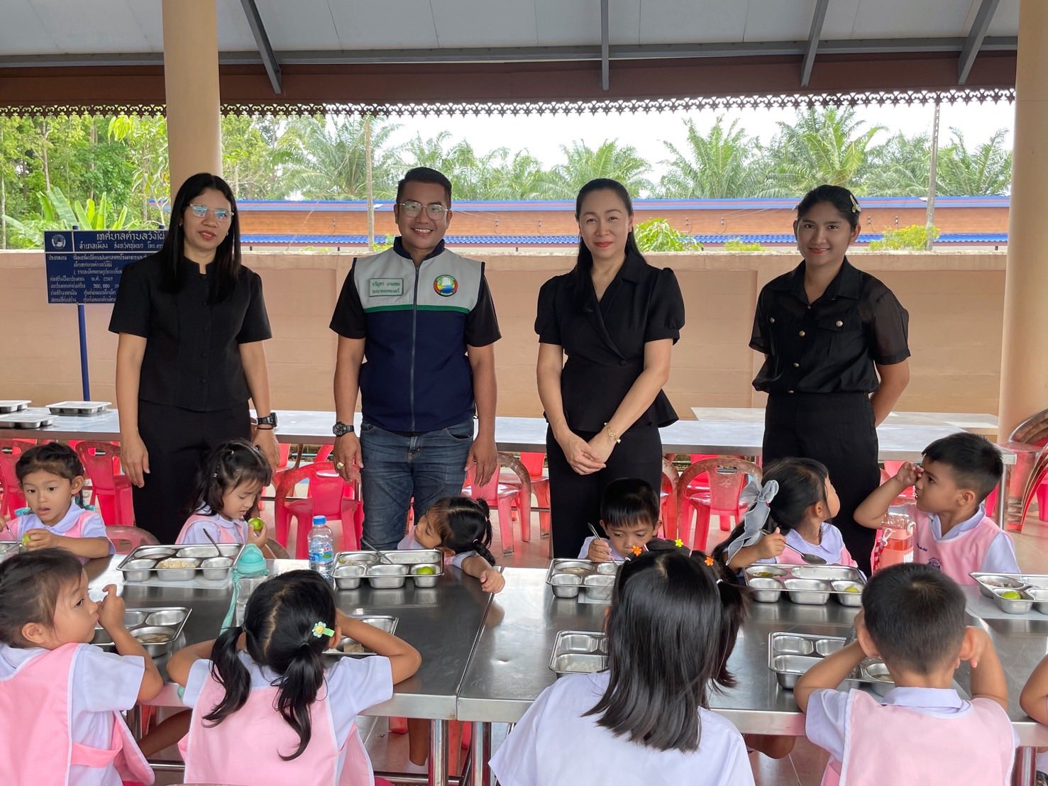 ลงพื้นที่ตรวจเยี่ยมอาหารกลางวันของศูนย์พัฒนาเด็กเล็กเทศบาลตำบลวังไผ่