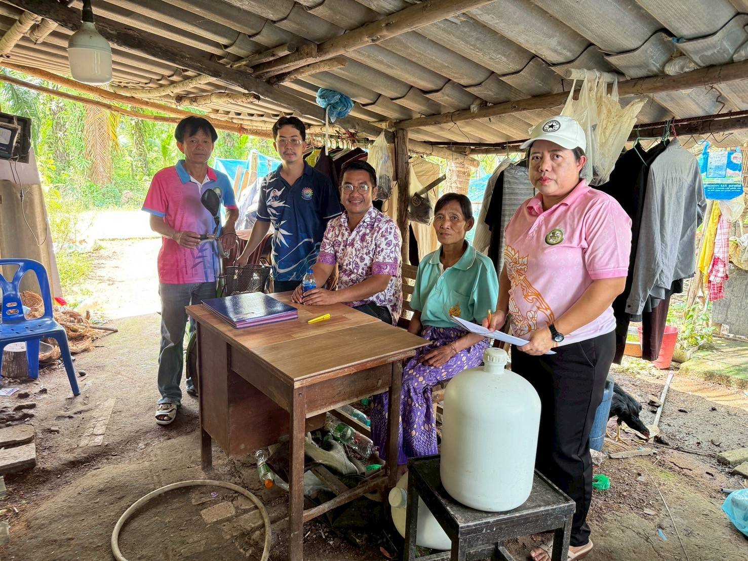 ลงพื้นที่ตรวจสอบข้อเท็จจริงในการช่วยเหลือผู้ประสบปัญหาทางสังคมของหมู่ที่ 3 และหมู่ที่ 5
