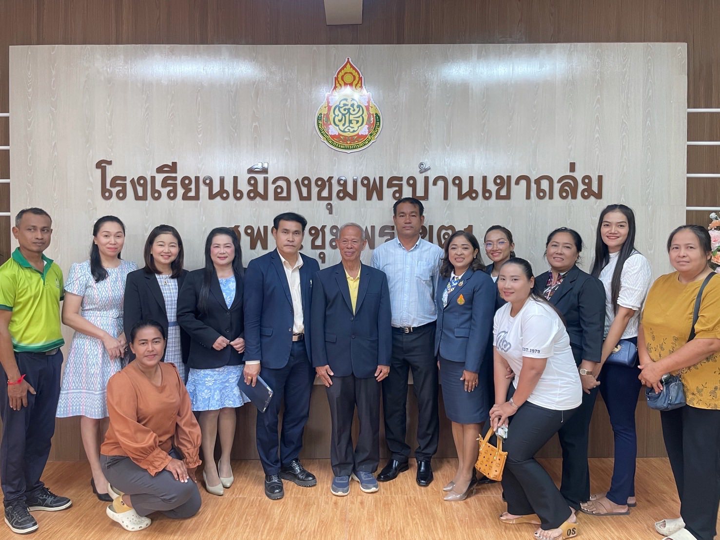ประชุมและนำเสนอแนวคิดเพื่อรับการประเมินคุณภาพการศึกษาจากสำนักงานรับรองมาตรฐานและประเมินคุณภาพทางการศึกษา