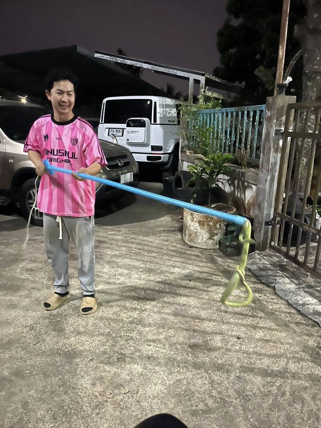 #งานป้องกันและบรรเทาสาธารณภัยออกช่วยเหลือประชาชนจับสัตว์มีพิษ