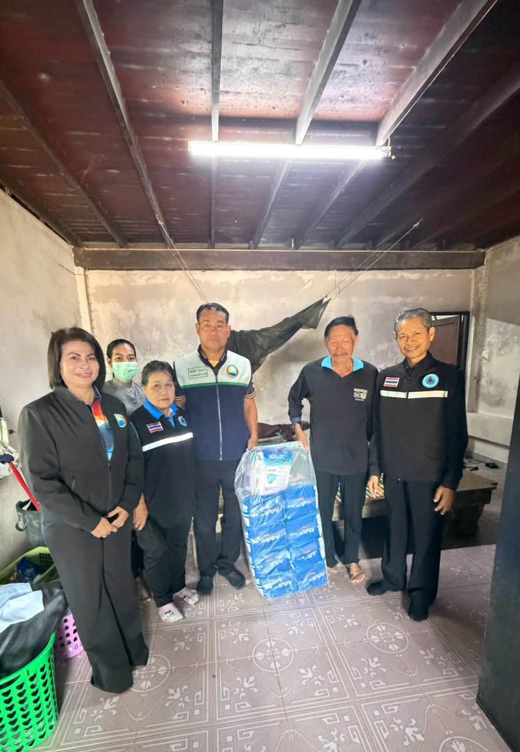 เยี่ยมและมอบของโครงการจัดการบริการดูแลระยะยาวด้านสาธารณสุขสำหรับผู้สูงอายุ และโครงการสนับสนุนผ้าอ้อมผู้ใหญ่ในพื้นที่เทศบาลตำบลวังไผ่
